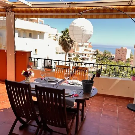 Benalmadena Costa Malaga Apartamento Muy Acogedor Con Vistas Al Mar Terraza Gigante Para Verano E Invierno Parking Exterior photo